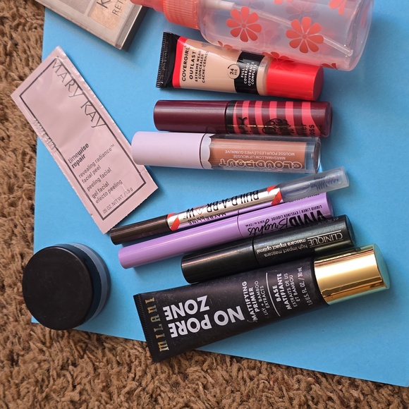 Makeup bundle #2 - Picture 2 of 3